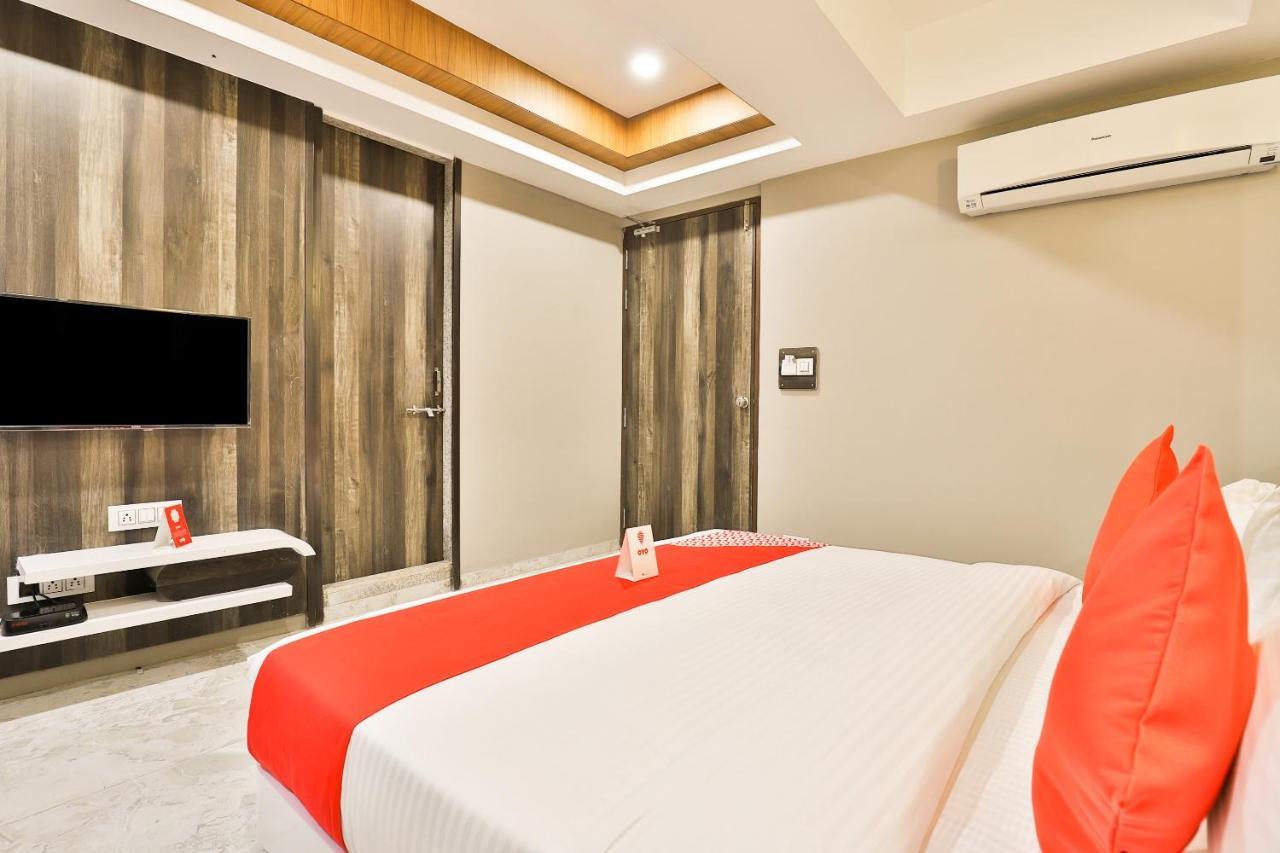 Oyo 10962 Hotel Om Balaji Naroda Екстериор снимка